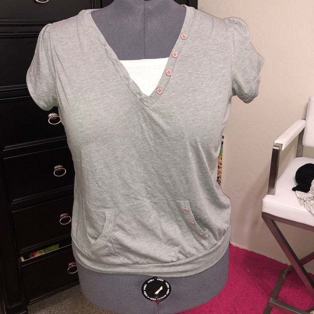 Gray women’s tee